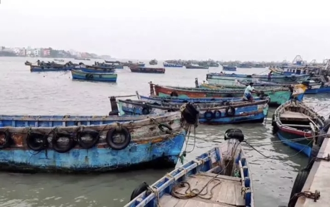ராமேஸ்வரம் மீனவர்ள் வேலை நிறுத்தம்