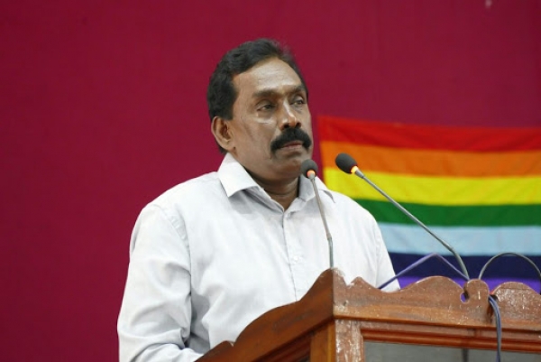 தமிழரசின் வீட்டை  விச நாகங்கள் சூழ்ந்துள்ளன