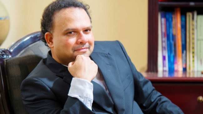 எம்பிகள் அனைவரும் அரசு ஊழியர்கள், ஓய்வூதியம் அவசியம்