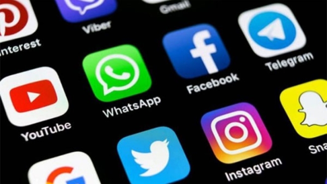 சிறார்களுக்கு சமூக ஊடகப் பயன்பாடு தடை