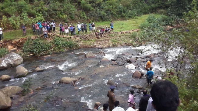 டயகம அக்ரோயா ஆற்றில் பெண் ஒருவரின் சடலம் மீட்கப்பட்டுள்ளது