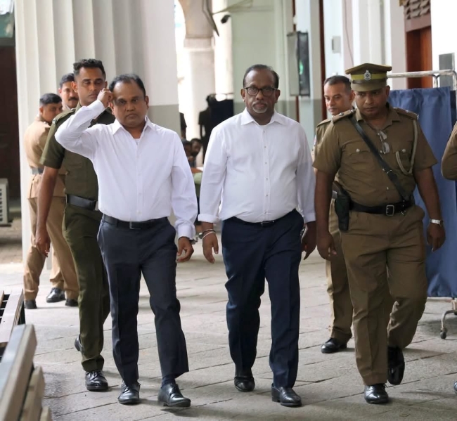 இரு முன்னாள் அமைச்சர்களுக்கு சிறை தண்டனை