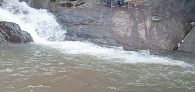 இரு யுவதிகள் நீரில் மூழ்கி உயிரிழப்பு