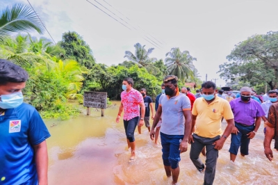 கனமழையால் அவதியுற்றிருந்த குருநாகல் மக்களை சந்தித்த அமைச்சர்