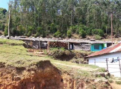 தோட்ட வீடுகளில் வரிசையாக தீ - 06 வீடுகள் சேதம்