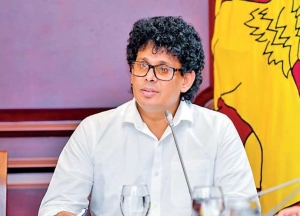சர்ச்சையில் சிக்கியுள்ள கோடீஸ்வர அமைச்சர்