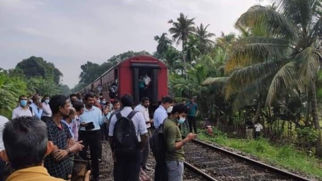 ரயில் பணிப்புறக்கணிப்பு தொடர்கிறது   