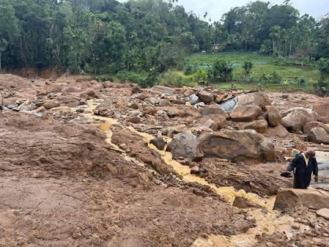 நிலச்சரிவு விபத்து தொடர்பில் சிவப்பு எச்சரிக்கை!