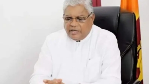 முன்னாள் முதலமைச்சரின் எரிபொருள் கொள்ளை