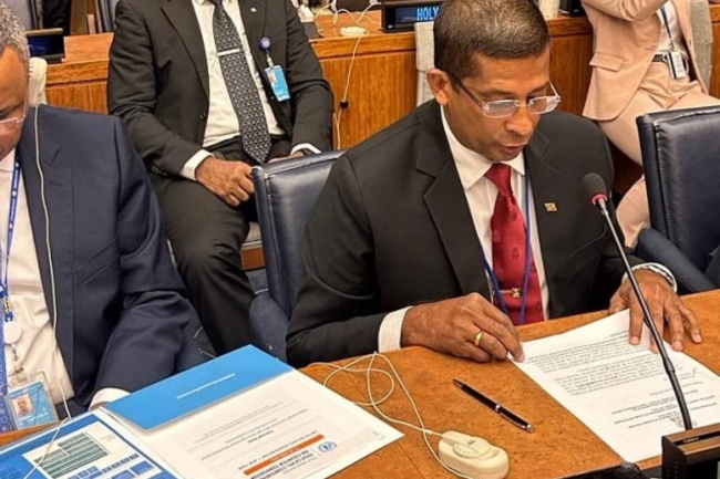 சுரேஷ் சலேவுக்கு ஆதரவாக சத்தியாக்கிரக போராட்டம்