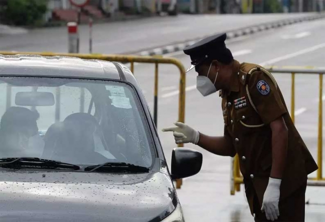 இலங்கையில் ஊரடங்கை தளர்த்த முடிவு