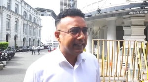 அடுத்தது மனுஷ...