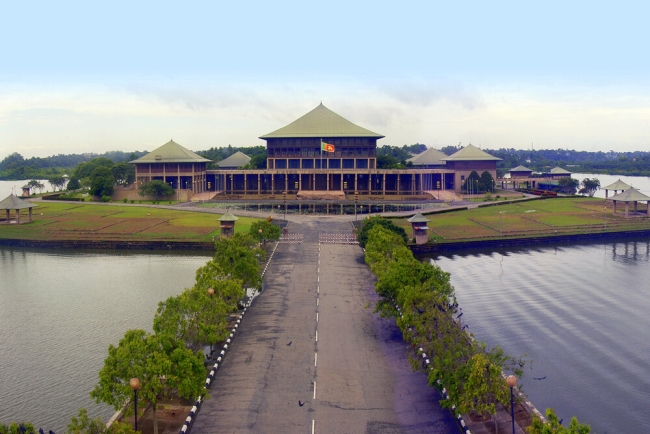 பாராளுமன்ற கட்டளைகளை மீறும் அரச அதிகாரிகளுக்கு ஆபத்து