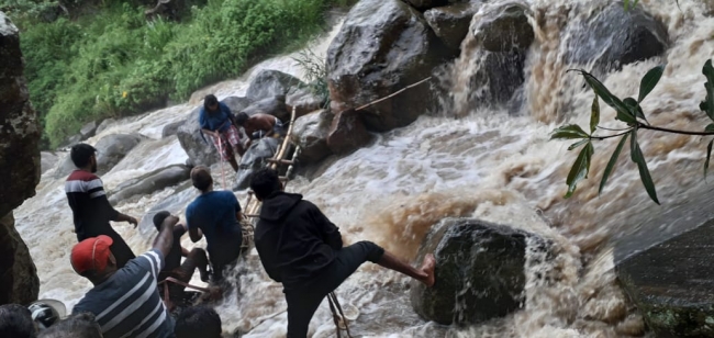 குளிக்கச் சென்று காணாமற்போயிருந்த தந்தை, மகன்  சடலங்களாக மீட்பு