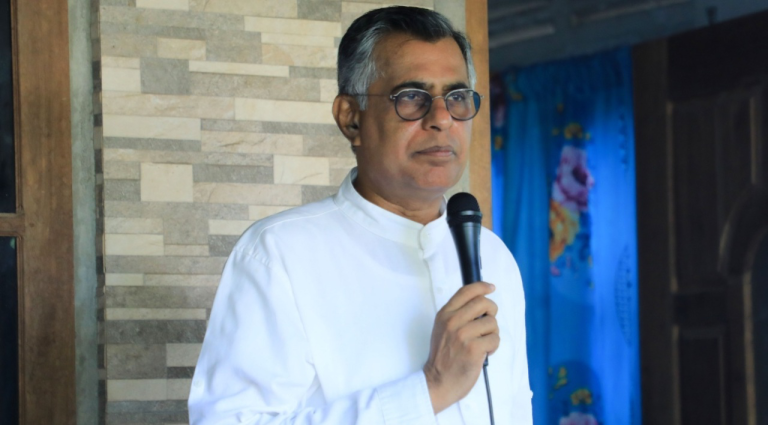 கைது செய்ய வேண்டாம் என்று மண்டியிடேன்  – சம்பிக்க ரணவக்க